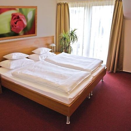 Promedicum Panzio Hotell Veszprém Exteriör bild